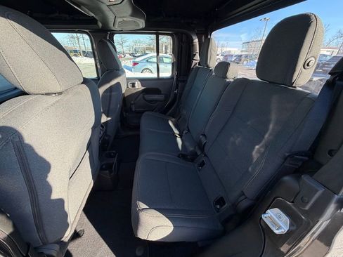 Certified 2024 Jeep Gladiator Sport image 19