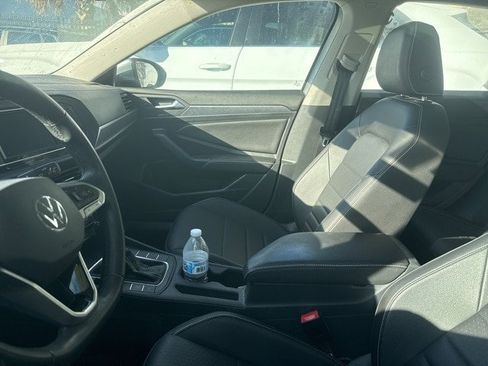 Used 2023 Volkswagen Jetta SE w/ Panoramic Sunroof Package image 5