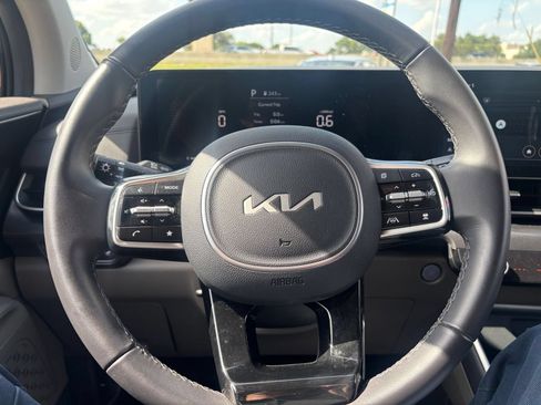 Used 2026 Kia Carnival FWD image 30