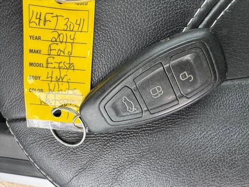 Used 2014 Ford Fiesta Titanium image 14