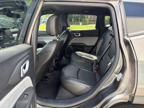 Used 2023 Jeep Compass Latitude AWD/4WD image 15
