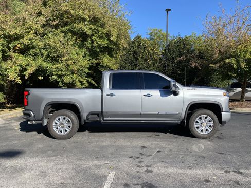 Used 2025 Chevrolet Silverado 2500 High Country w/ High Country Premium Package image 10