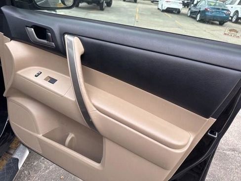 Used 2013 Toyota Highlander SE image 26