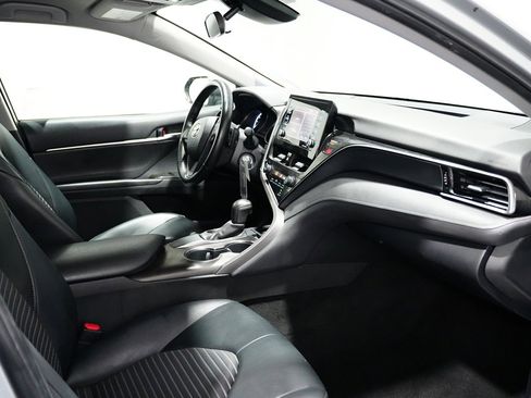 Used 2021 Toyota Camry SE w/ Carpet Mat Package (TMS) image 10