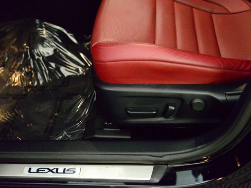 Used 2019 Lexus IS 300 AWD image 28