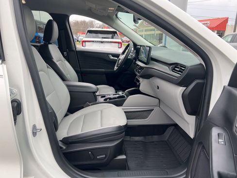 Used 2023 Ford Escape Platinum image 34