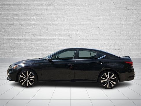 Used 2021 Nissan Altima 2.5 SR image 2