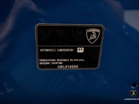 Used 2025 Lamborghini Urus SE image 11