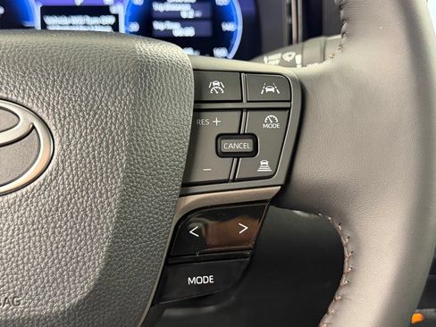 Used 2026 Toyota Camry XLE FWD image 23