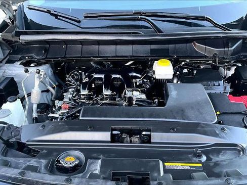 Certified 2025 Nissan Pathfinder SV image 30