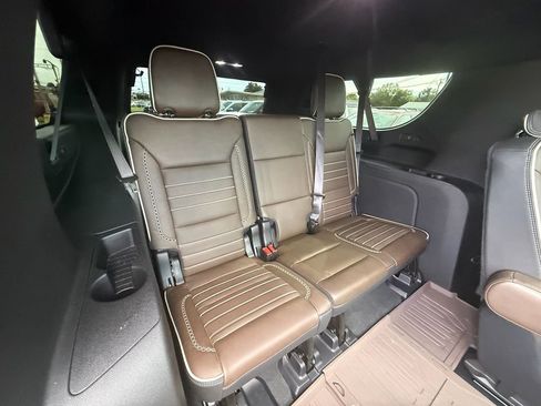 Used 2025 GMC Yukon XL Denali Ultimate w/ LPO, Floor Liner Package AWD/4WD image 23