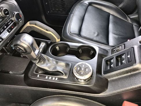 Used 2025 Ford Bronco Badlands image 21