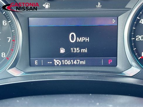 Used 2023 Chevrolet Traverse LT FWD image 15