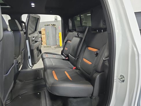 Used 2025 GMC Sierra 1500 AT4 w/ AT4 Premium Package AWD/4WD image 15