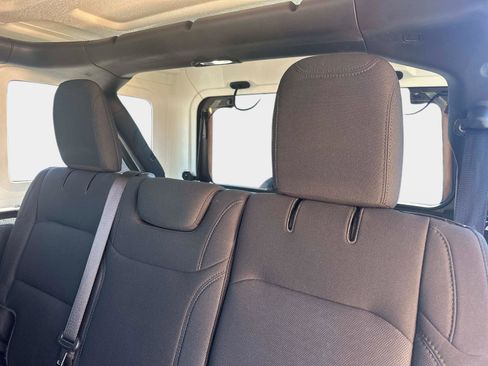 Used 2020 Jeep Wrangler Unlimited Sahara image 14