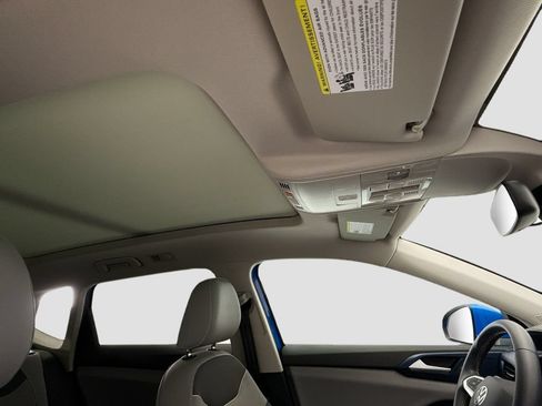 Used 2023 Volkswagen Taos SE w/ Panoramic Sunroof Package FWD image 16