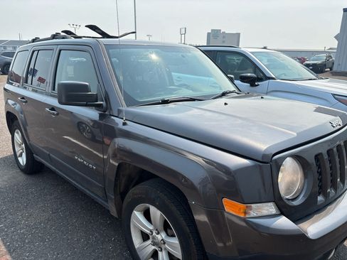 Used 2014 Jeep Patriot Latitude AWD/4WD image 2