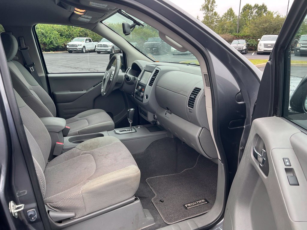 Used 2020 Nissan Frontier SV w/ Midnight Edition Floor Mats RWD image 10