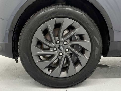 Used 2024 Land Rover Discovery Dynamic SE image 9