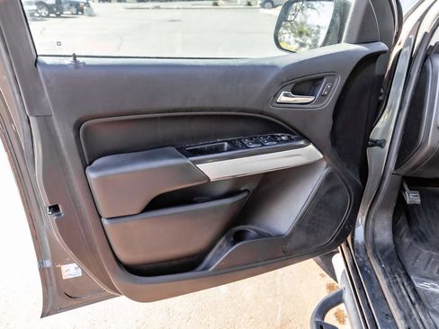 Used 2017 Chevrolet Colorado LT w/ LT Convenience Package image 9