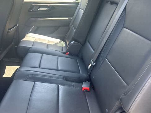 Used 2025 Chevrolet Suburban Z71 image 6