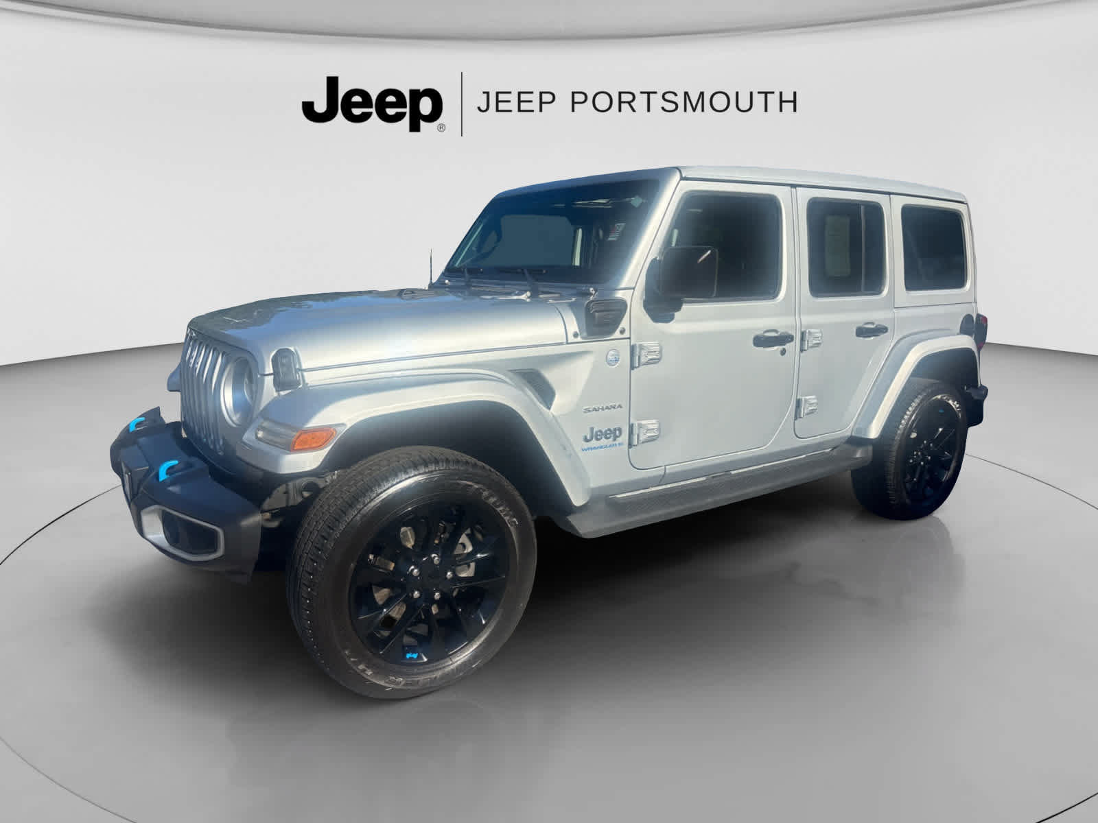 Used 2023 Jeep Wrangler Unlimited Sahara w/ Cold Weather Group AWD/4WD image 5