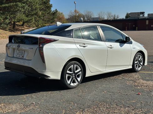 Used 2018 Toyota Prius Four Touring image 2