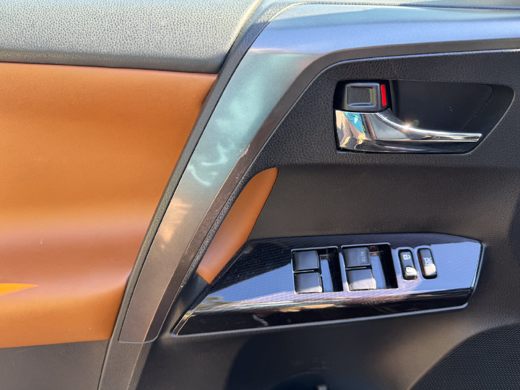 Used 2016 Toyota RAV4 SE AWD/4WD image 22