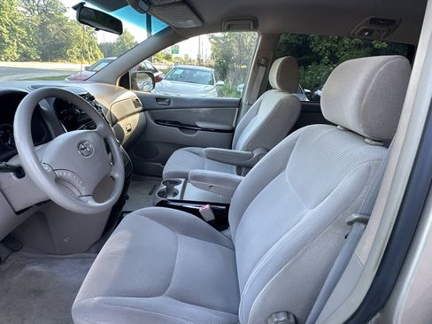 Used 2004 Toyota Sienna LE FWD image 9