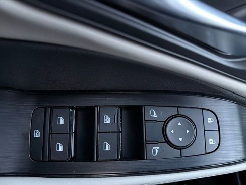 Used 2023 Nissan Rogue SV w/ SV Premium B Package image 51