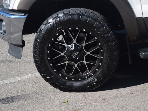 Used 2016 Ford F250 Lariat w/ Lariat Ultimate Package image 28