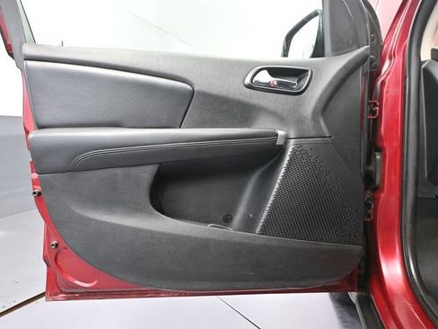 Used 2011 Dodge Journey Mainstreet w/ Safe & Sound Group image 19