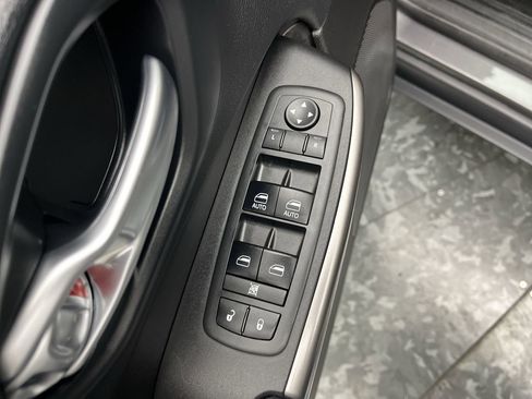 Used 2019 Jeep Cherokee Latitude Plus w/ Cold Weather Group image 8