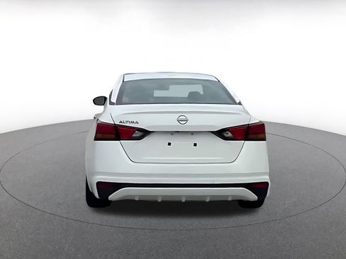 Used 2025 Nissan Altima 2.5 SV FWD image 12