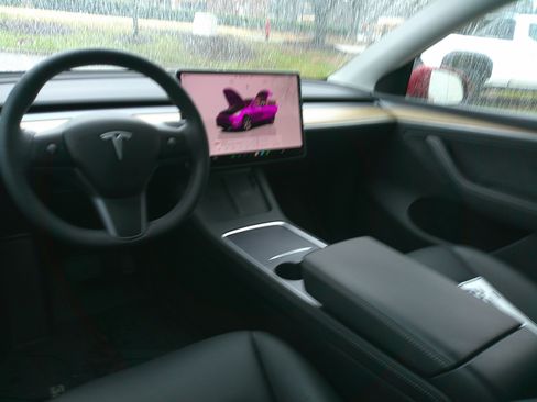Used 2023 Tesla Model Y Long Range image 31