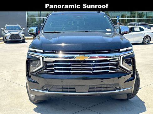 Used 2025 Chevrolet Suburban Premier w/ Sun And Tow Package AWD/4WD image 4