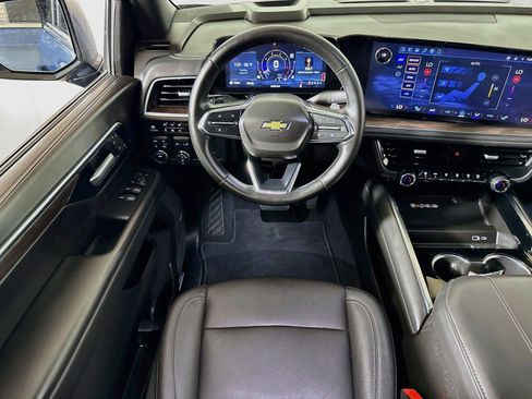 Certified 2026 Chevrolet Suburban LT w/ Comfort Package AWD/4WD image 21