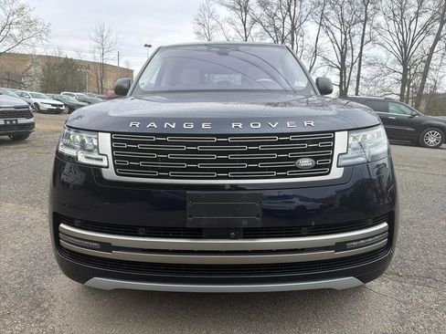 Used 2023 Land Rover Range Rover SE image 2