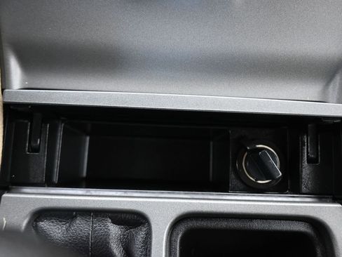 Used 2017 Ford Taurus SE image 19