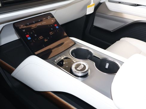 New 2026 Cadillac Vistiq Luxury AWD/4WD image 28