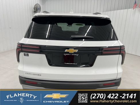 Used 2025 Chevrolet Traverse LT w/ Driver Confidence Package FWD image 4