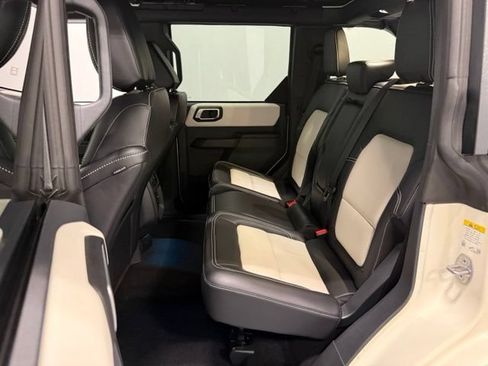Used 2026 Ford Bronco Outer Banks w/ Sasquatch Package AWD/4WD image 32