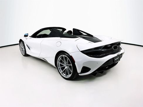 Used 2024 McLaren 750S Spider RWD image 4