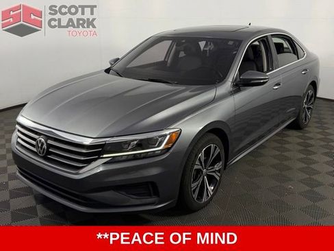 Used 2021 Volkswagen Passat 2.0T SE image 3