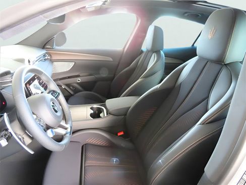 New 2025 Maserati Grecale Folgore image 52