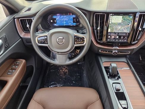 Certified 2024 Volvo XC60 B5 Plus AWD/4WD image 15