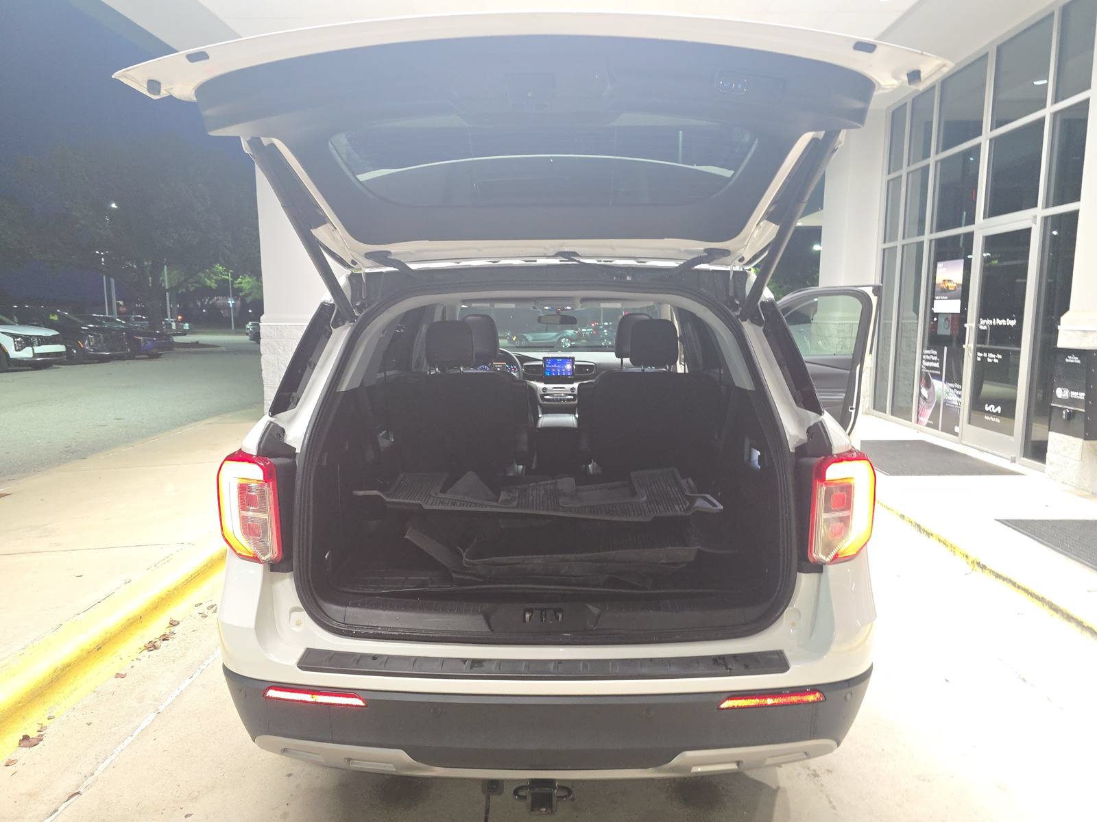 Used 2023 Ford Explorer XLT w/ Equipment Group 202A RWD image 13