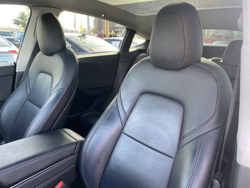 Used 2021 Tesla Model Y Long Range image 15