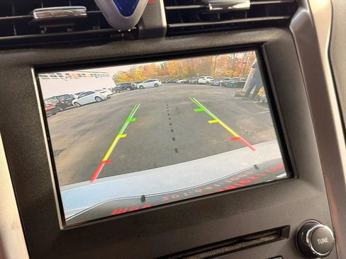 Used 2017 Ford Fusion SE w/ Fusion SE Technology Package image 36