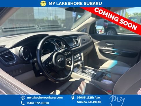 Used 2017 Kia Sedona LX w/ LX Essentials Premium Package FWD image 11